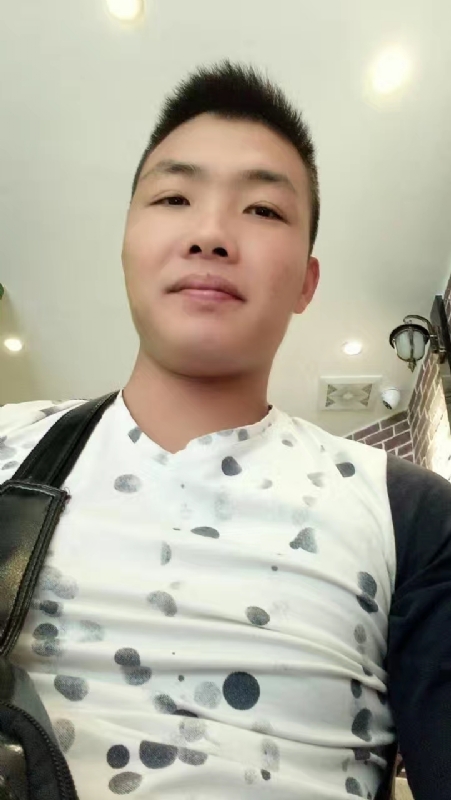 吃生蚝的小乖乖的第一张照片--钦州上门女婿服务网